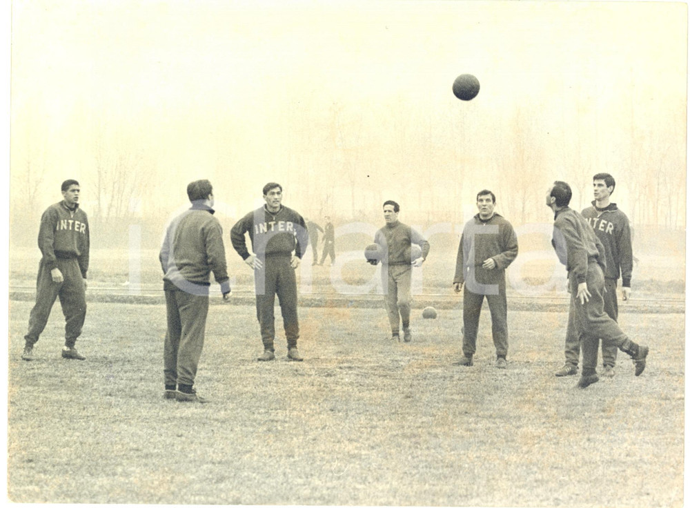 1963 MILANO CALCIO Allenamento dell'INTER per trasferta contro la Sampdoria *Foto