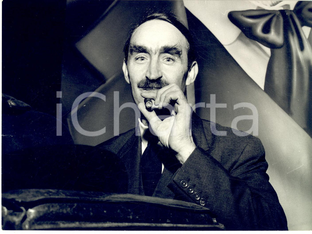 1957 MILANO Teatro Alcione - Congresso PSDI - Albert CARTHY con il sigaro - Foto