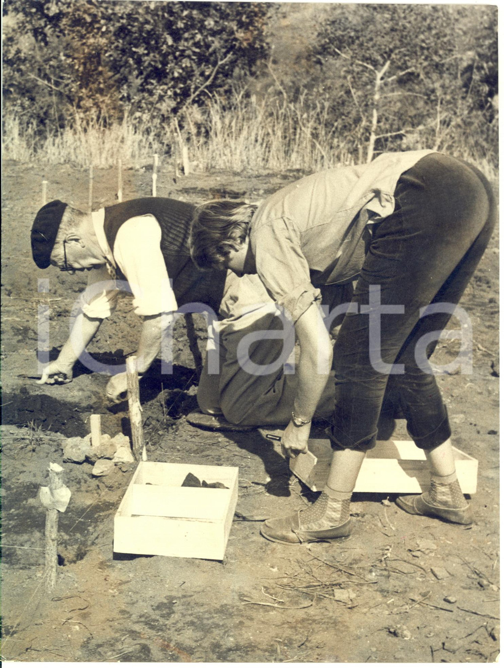 1957 BLERA Re Gustavo VI di SVEZIA partecipa agli scavi archeologici *Foto 18x24