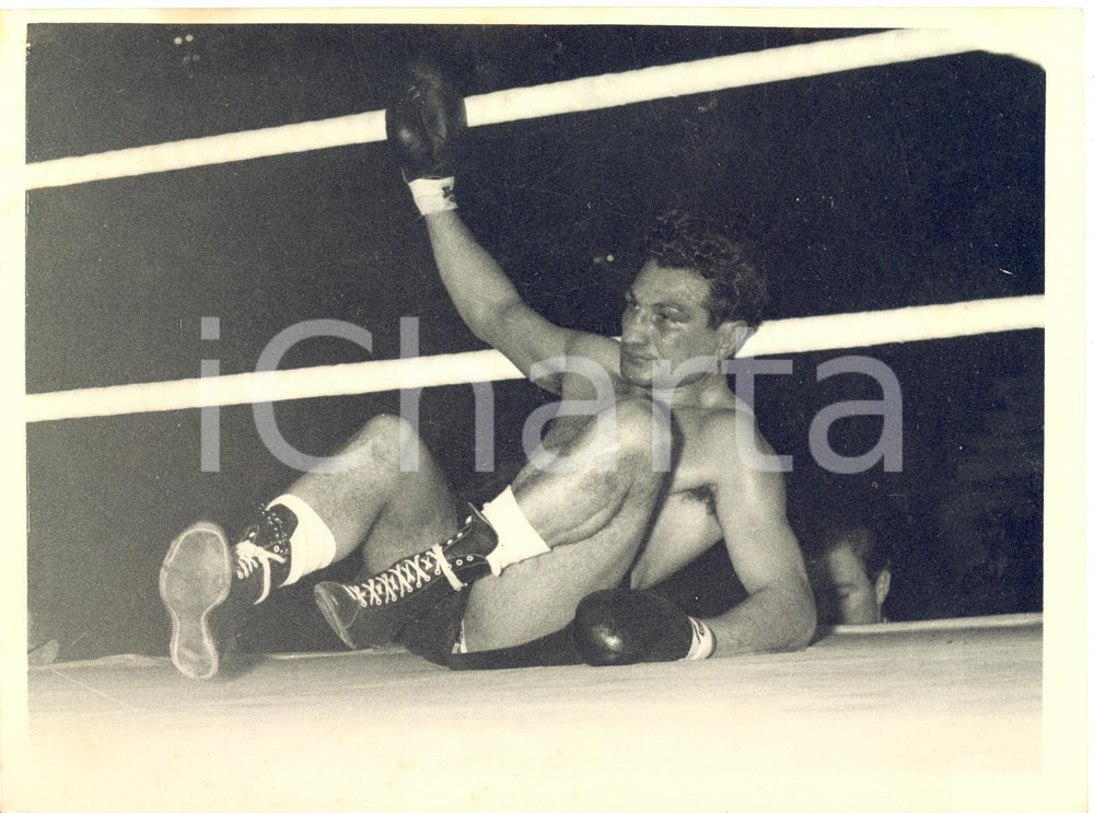 1953 LONDON Harringay Arena - BOXE - Widmer MILANDRI goes down during his fight