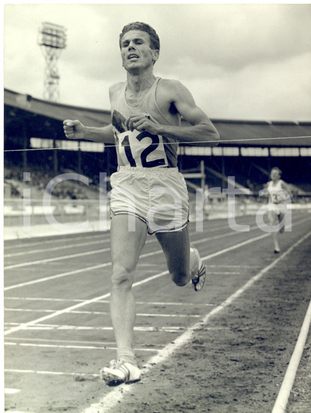 1960 LONDON ATHLETICS László TÁBORI wins the 5000 m international event *Photo