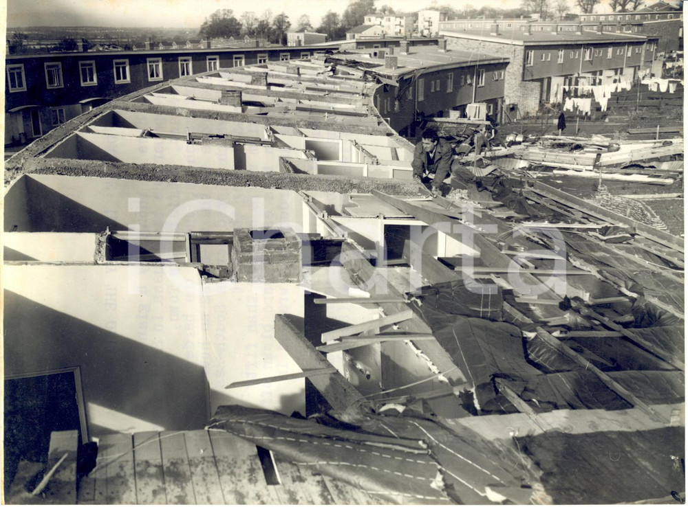 1957 HATFIELD NEW TOWN Roofs of 50 houses damaged by a gale *Photo 20x15 cm