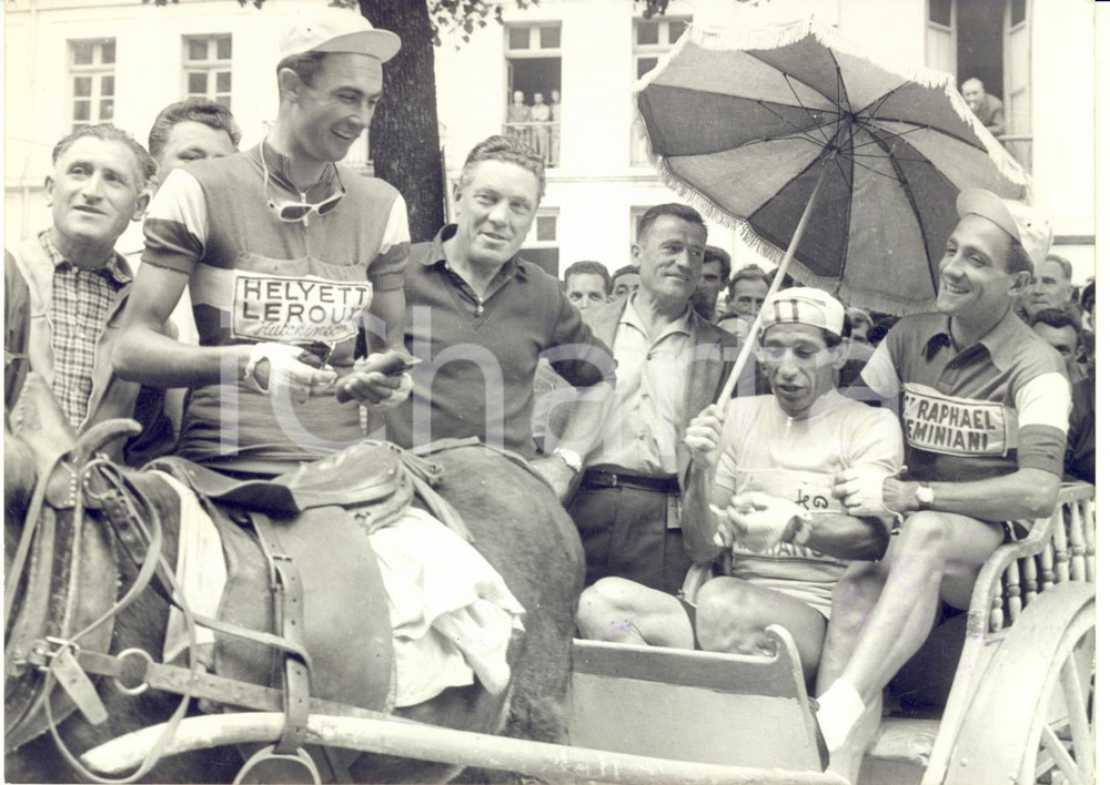 1960 TOUR DE FRANCE LUCHON Gastone NENCINI e Roger RIVIERE su carriola con asino