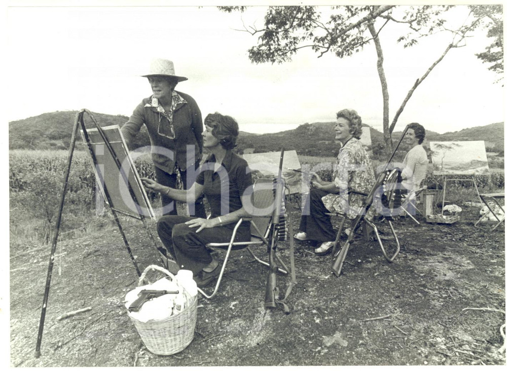 1976 RHODESIA Guerra civile - Residenti bianchi si dedicano alla pittura armati