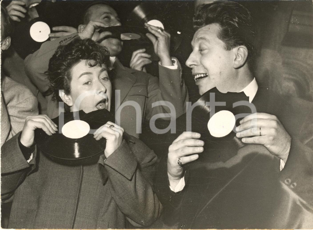 1953 PARIS Grand Prix du Disque - Mick MICHEYL et l'accordéoniste AIMABLE *Photo