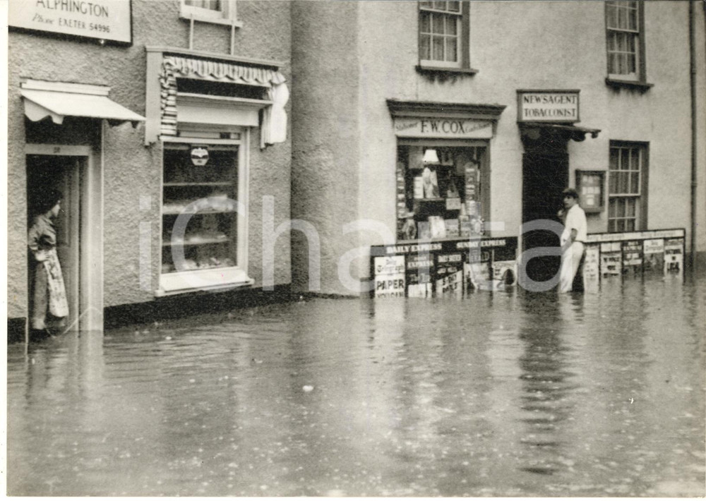 1960 ALPHINGTON / EXETER A flooded street after a rain storm - Photo 20x14
