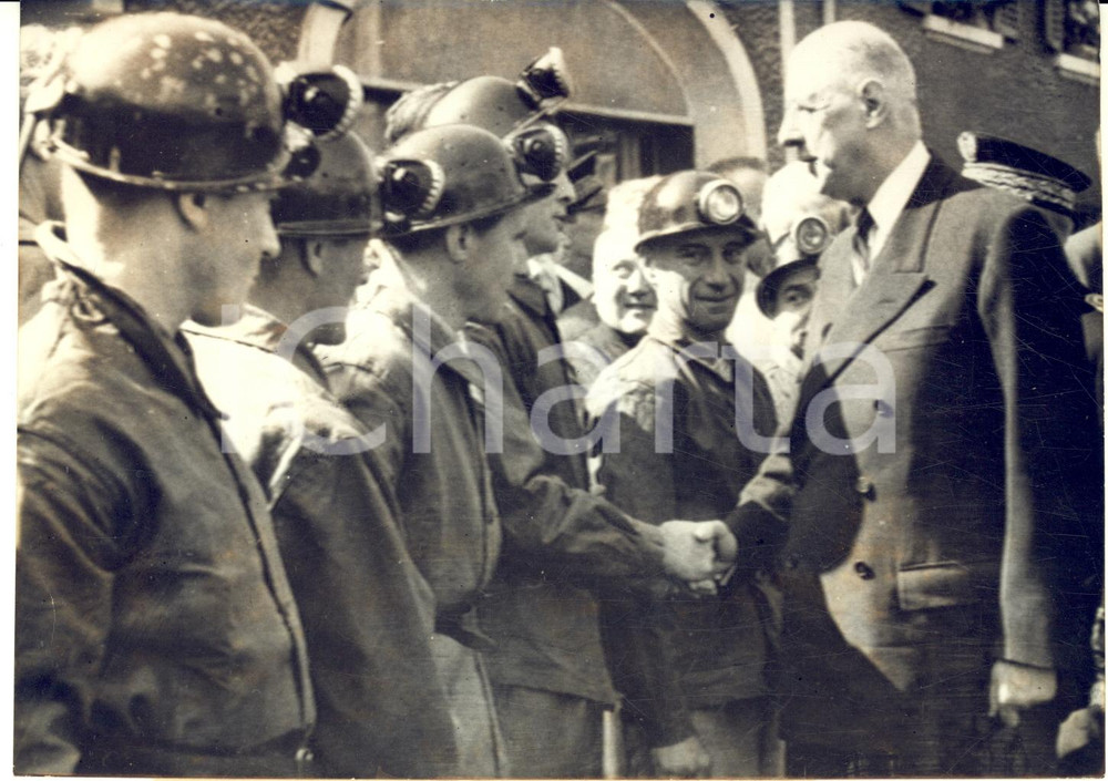 1959 LEMPDES Le général DE GAULLE serre la main aux mineurs de LA COMBELLE *Photo