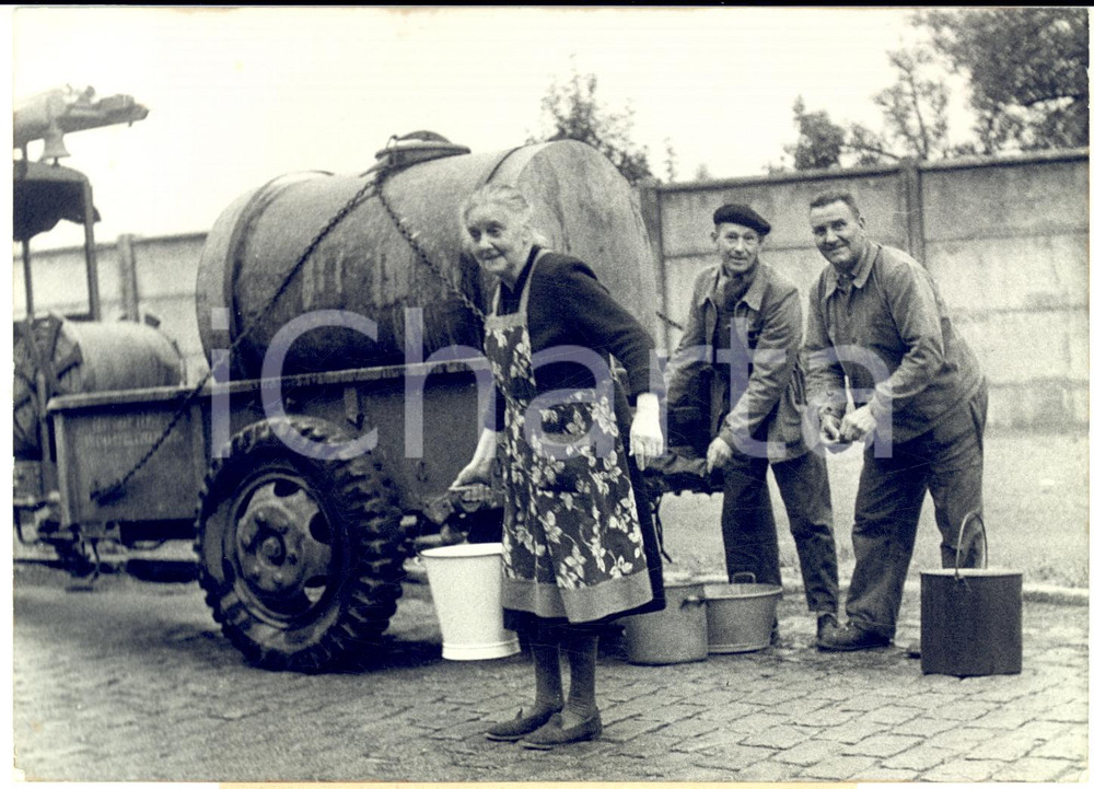 1959 FRELINGHIEN (HAUTS-DE-FRANCE) Pénurie d'eau - Distribution publique *Photo