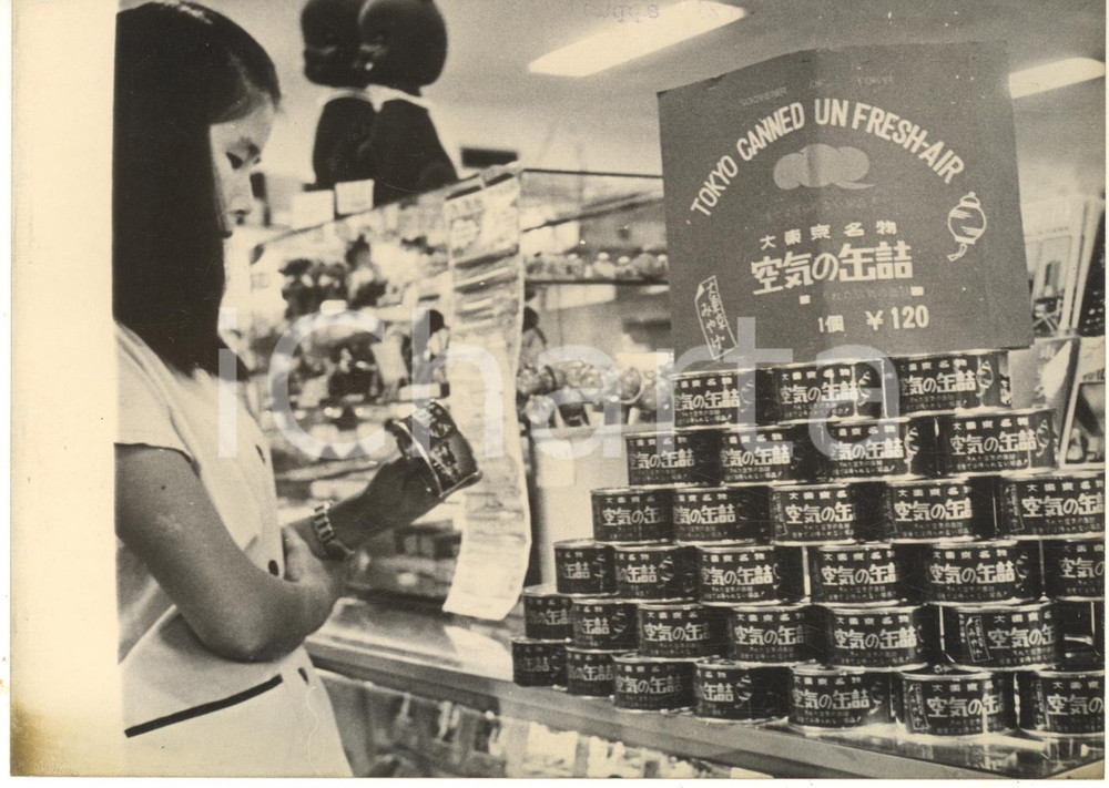 1968 TOKIO (JAPAN) Vendita di aria in scatola per turisti - Foto 18x13 cm