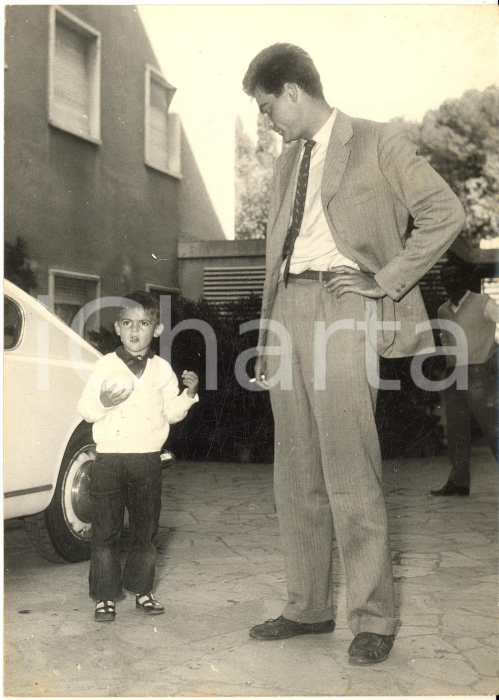 1958 ROMA Eriprando VISCONTI conduce il figlio Guido dalla madre Fulvia MAMMI