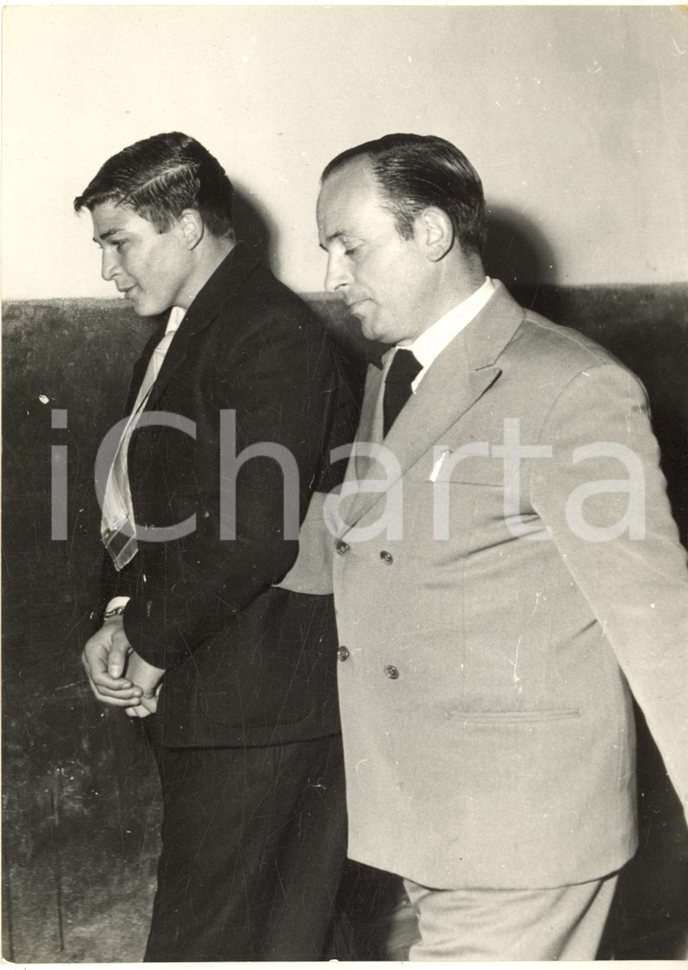 1959 NAPOLI Processo ai "ragazzi assassini" - Arrivo imputato in manette *Foto