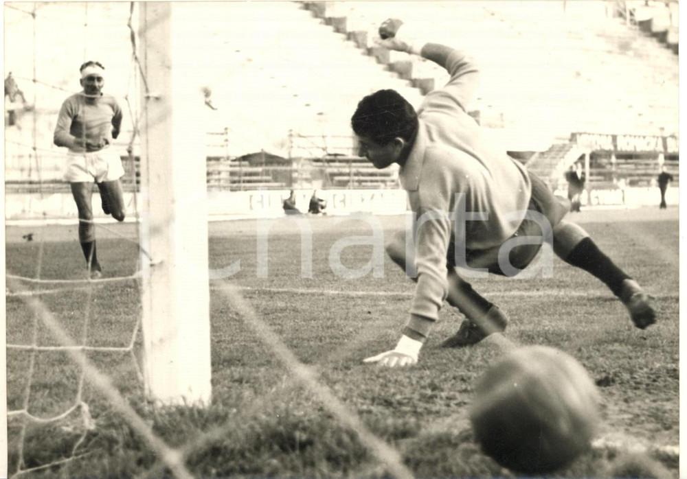 1958 BOLOGNA CALCIO NAZIONALE - Goal di Alcides GHIGGIA infortunato - Foto 18x13