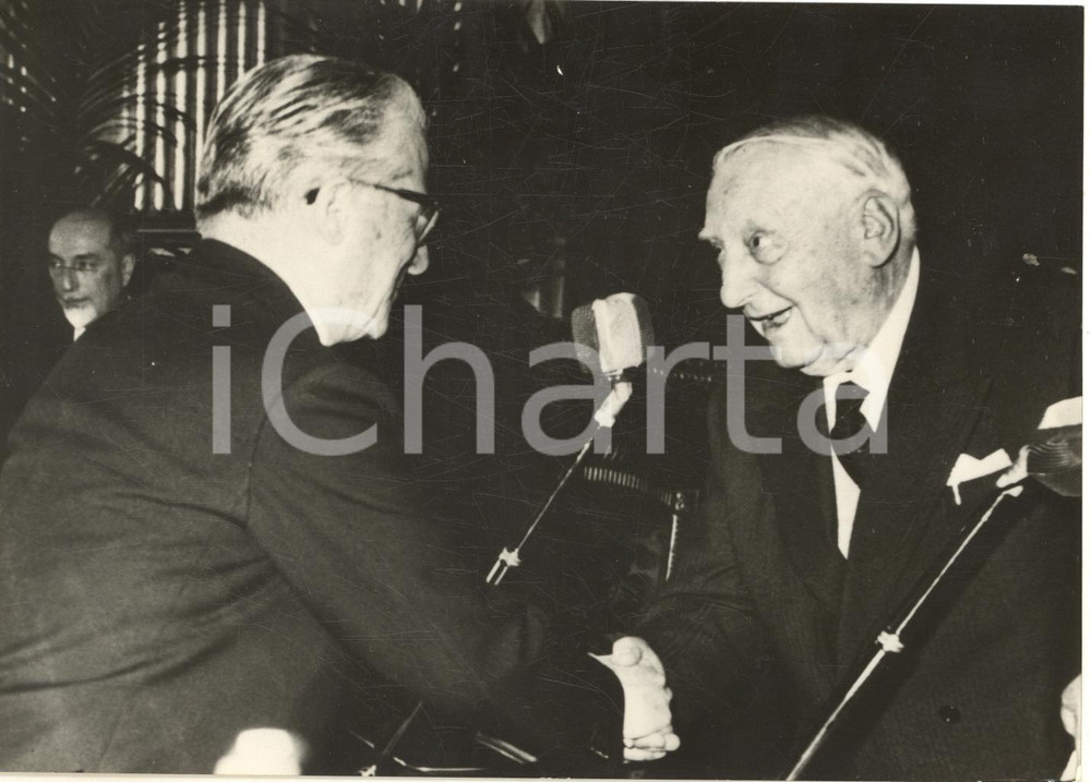 1959 ROMA Giovanni GRONCHI si congratula con Pietro CANONICA per medaglia d'oro
