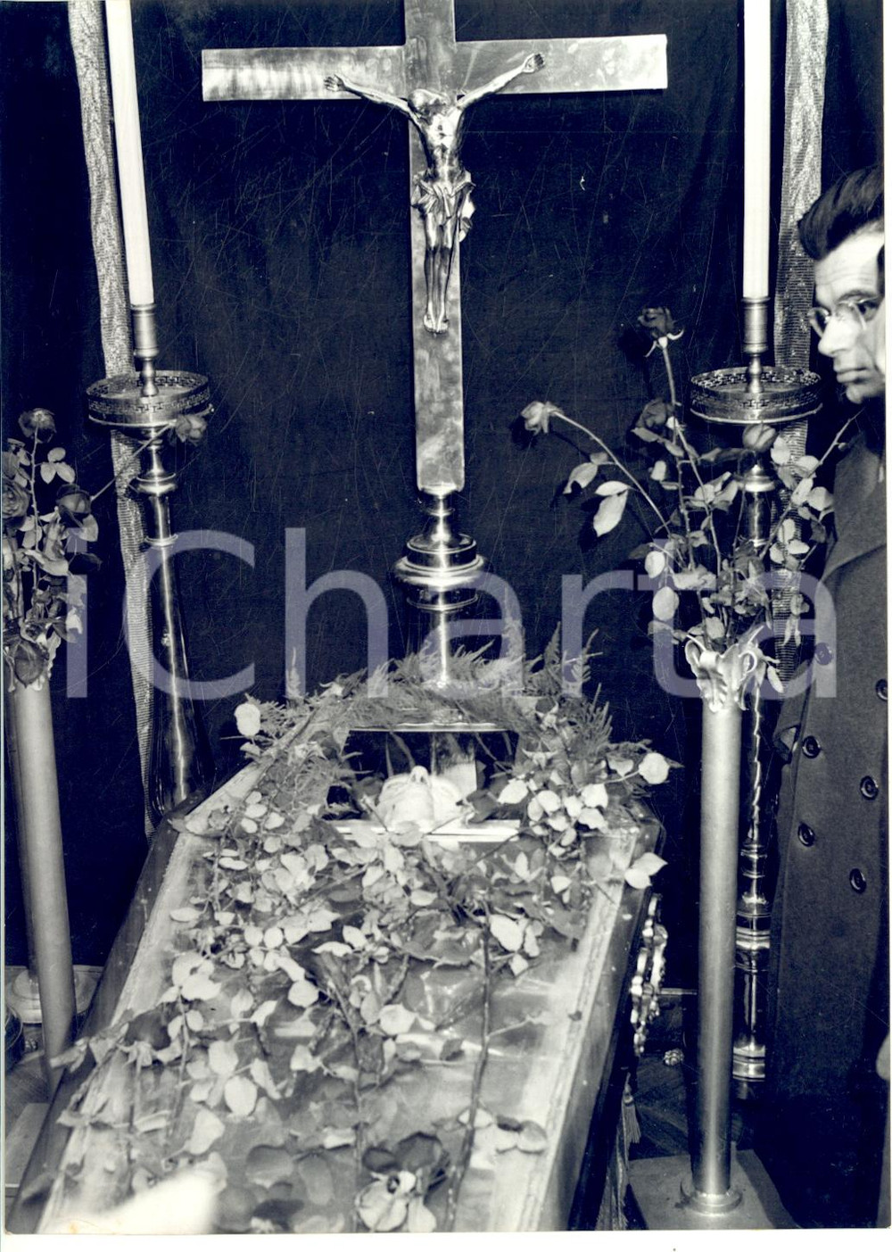 1956 MORBEGNO Morte di Ezio VANONI - La salma durante la veglia funebre *Foto