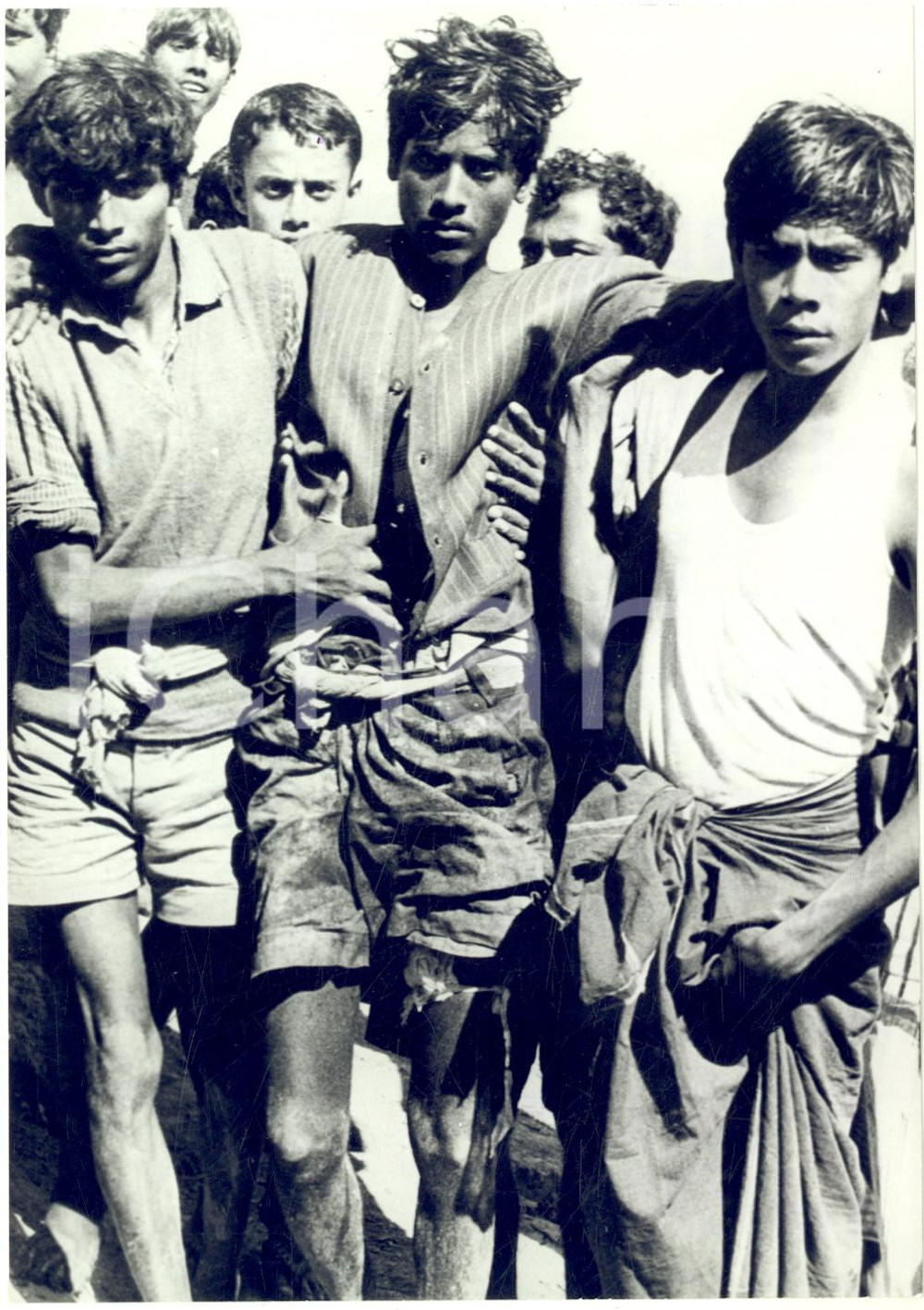 1971 Guerra INDO-PAKISTANA - SATKHIRA - Soccorsi a un guerrigliero Mukti Bahini