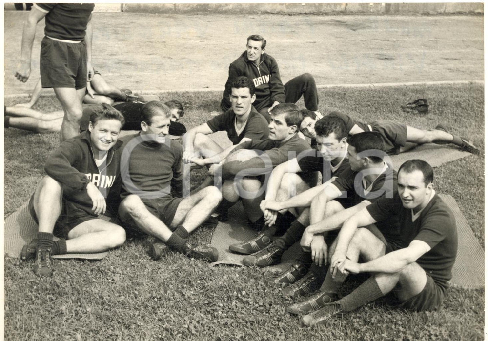 1958 CUNEO CALCIO La squadra del TORINO in ritiro - Fotografia 18x13 cm