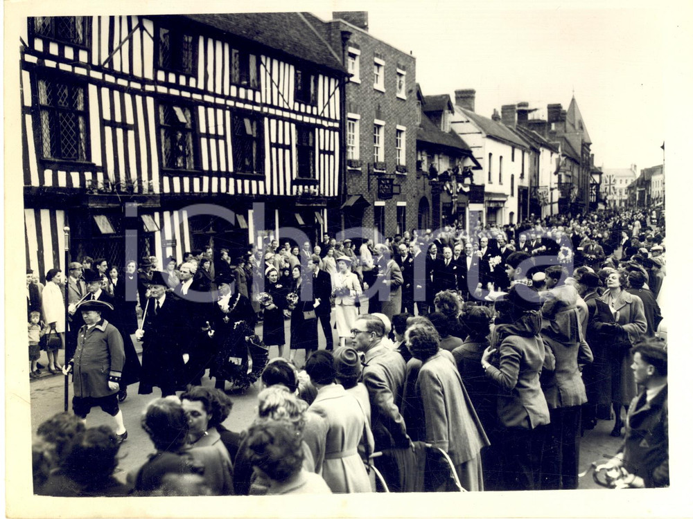 1955 STRATFORD-UPON-AVON Shakespeare birthday celebrations - The procession