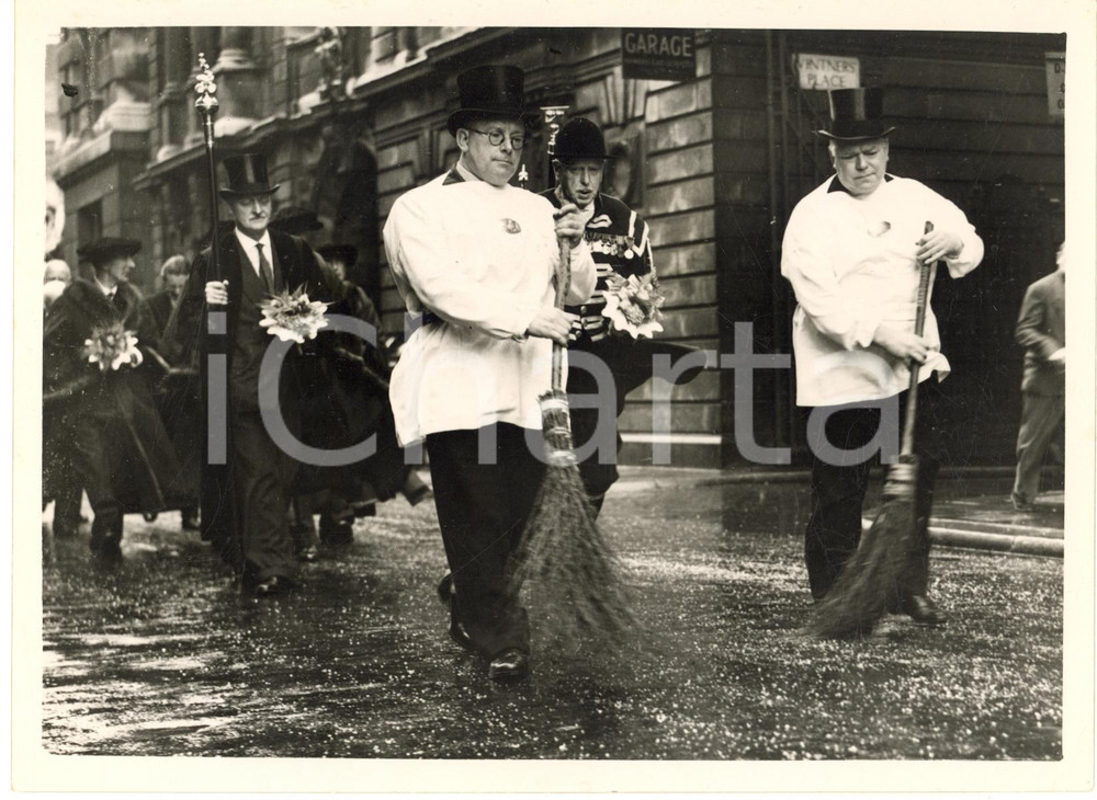 1953 LONDON Annual service of VINTNER'S COMPANY - The procession - Photo