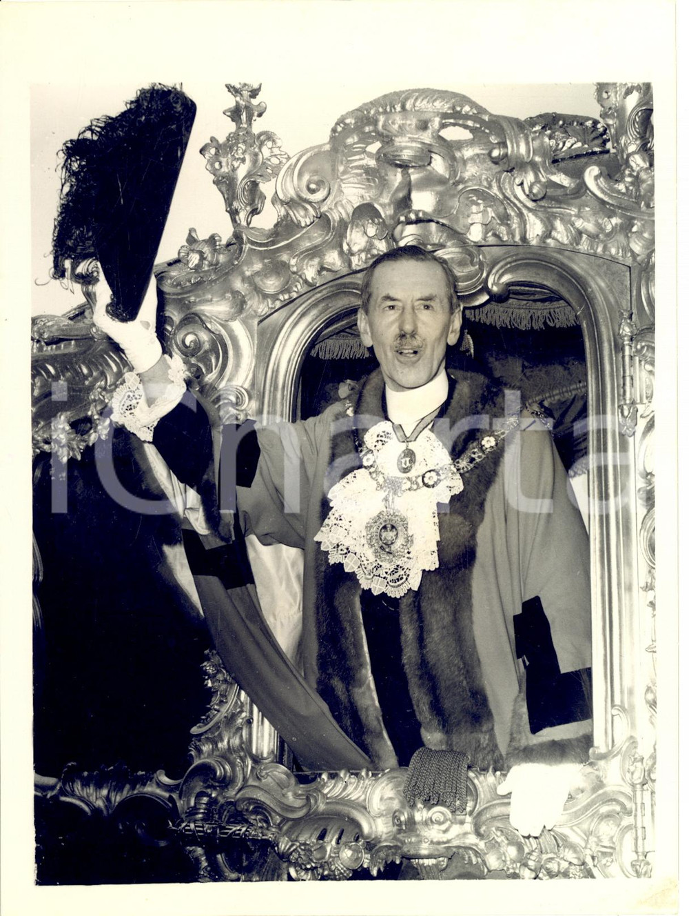 1953 LONDON Lord Mayor Sir Noel BOWATER looks out of his carriage - Photo 15x20