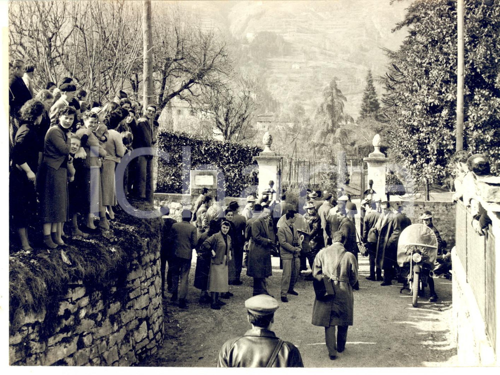 1957 CADENABBIA Villa Rosa - Folla attende l'arrivo di Konrad ADENAUER Foto
