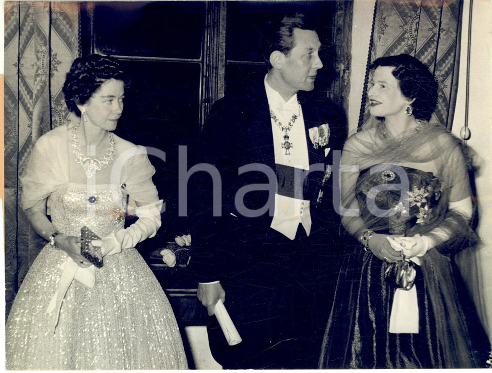 1954 HANOVER Marienburg Castle - Queen Frederica of Greece with Ernst August of Hanover