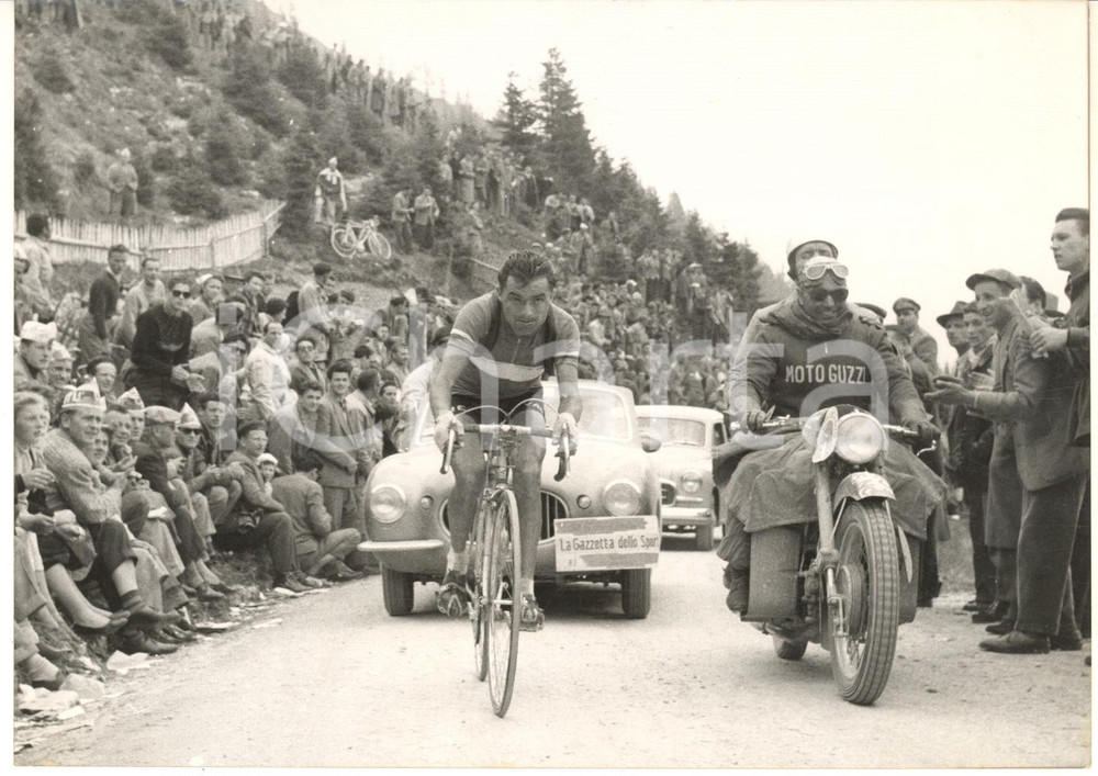 1955 CICLISMO GIRO D'ITALIA 19^ tappa - Jean DOTTO primo al Passo Brocon - Foto