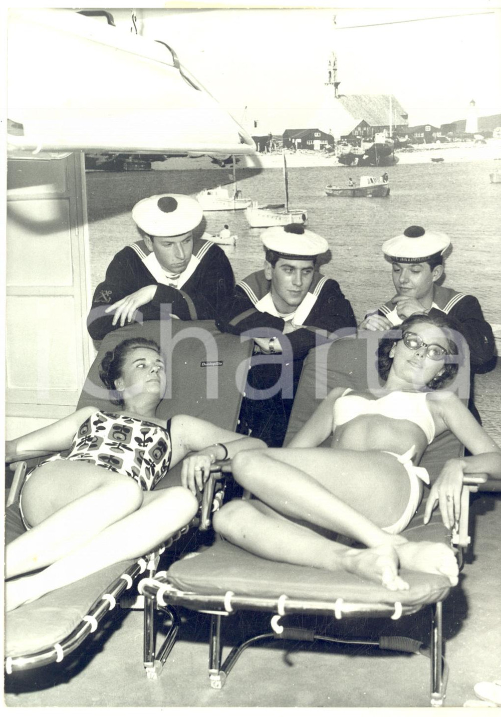 1963 PARIS Nuova spa "Thermes Marins" - Marinai osservano le clienti - Foto