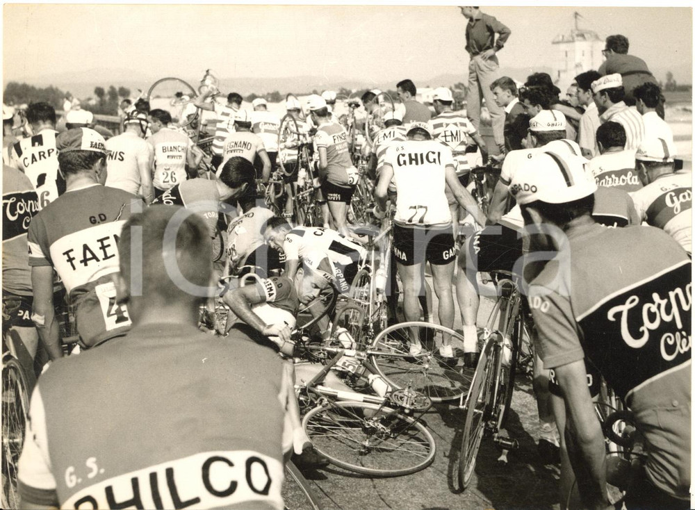 1960 CICLISMO GIRO D'ITALIA 19^ Tappa - Caduta sul ponte dell'Isonzo - Foto