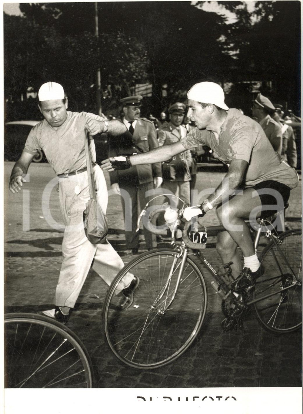 1955 FRASCATI CICLISMO Mondiali dilettanti - Sante RANUCCI al rifornimento