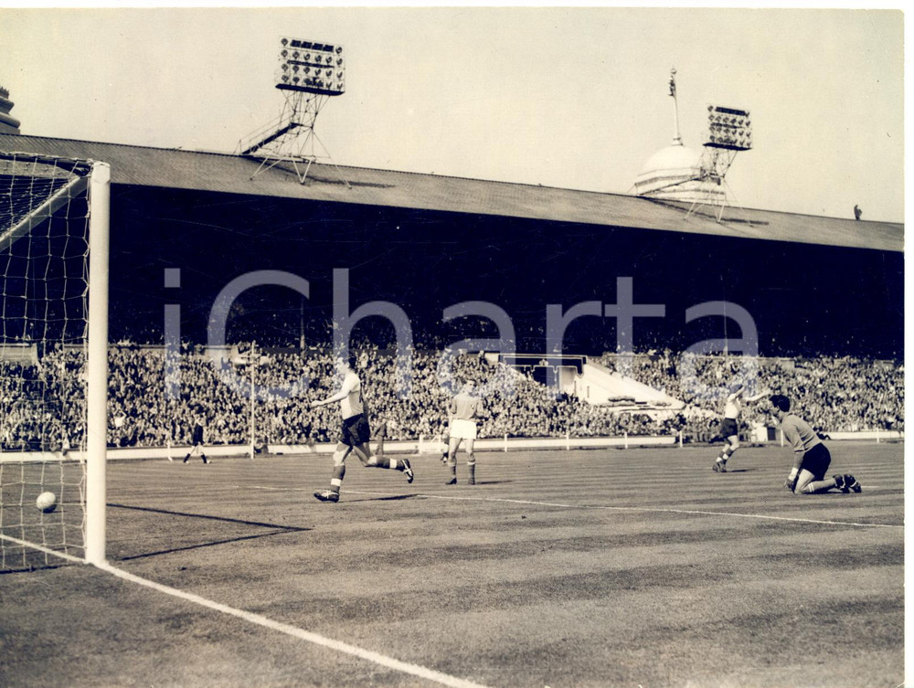 1959 LONDON SOCCER ENGLAND v ITALY 2-2 - Goal scored by Bobby CHARLTON - DAMAGED