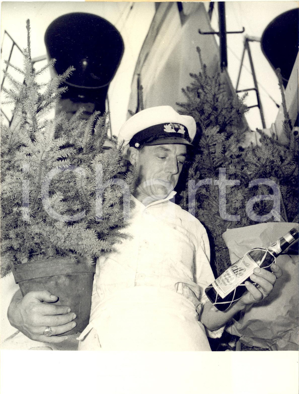1953 BREMEN Sailors take on board Christmas trees and rum bottles to celebrate