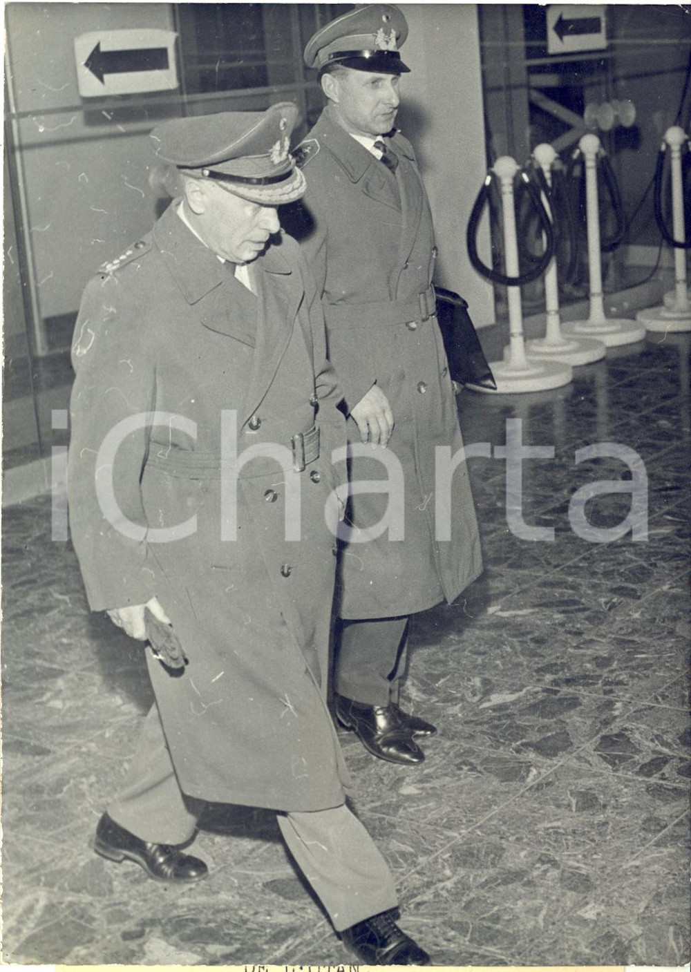 1960 PARIS Arrivo generale Adolf HEUSINGER alla sessione ministeriale NATO