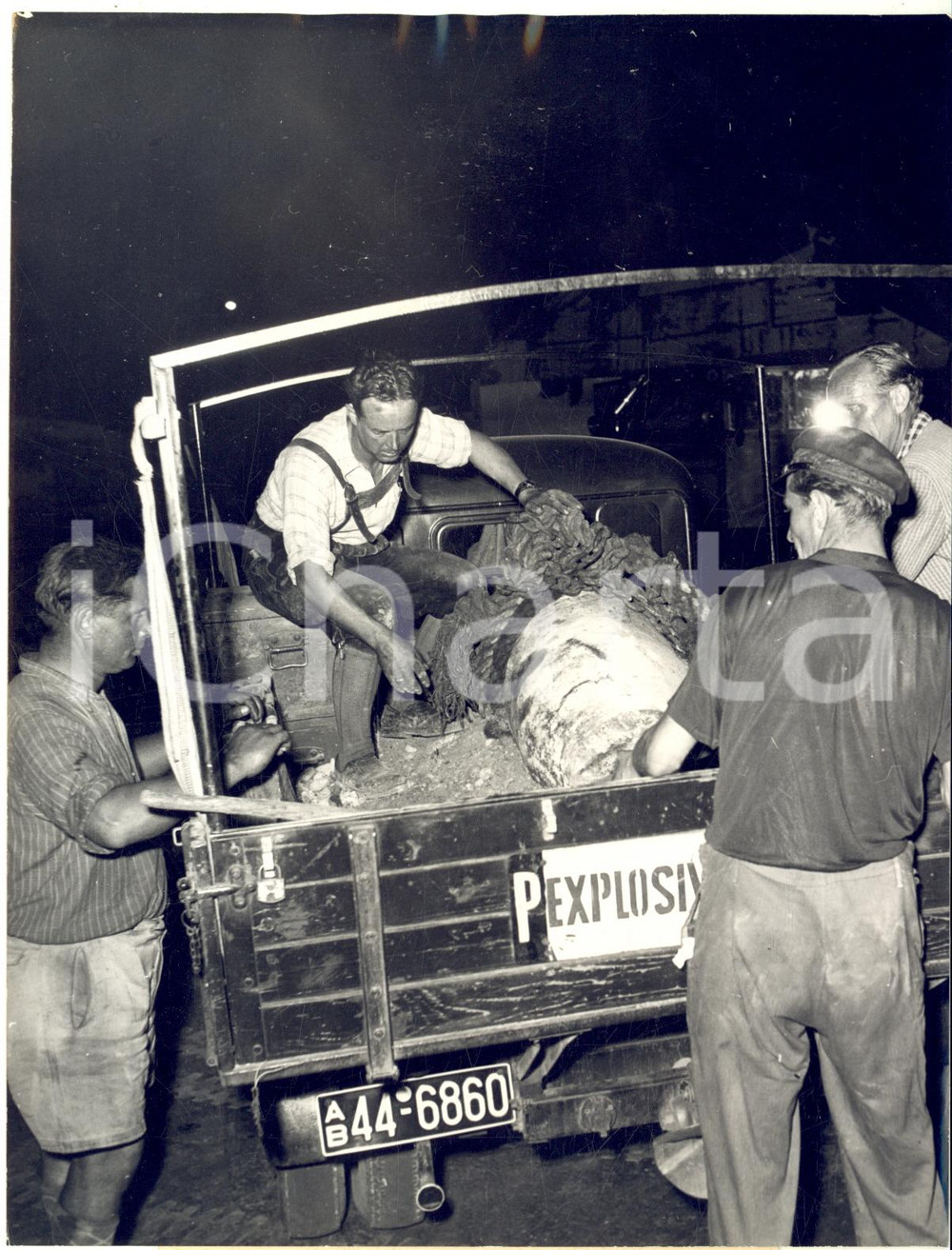 1953 MUNICH Transportation of a British misfire found during excavation works