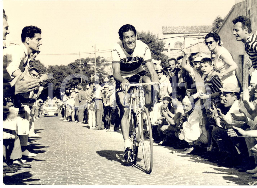 1955 ca CICLISMO GIRO D'ITALIA Passaggio Gastone NENCINI squadra LEO-CHLORODONT