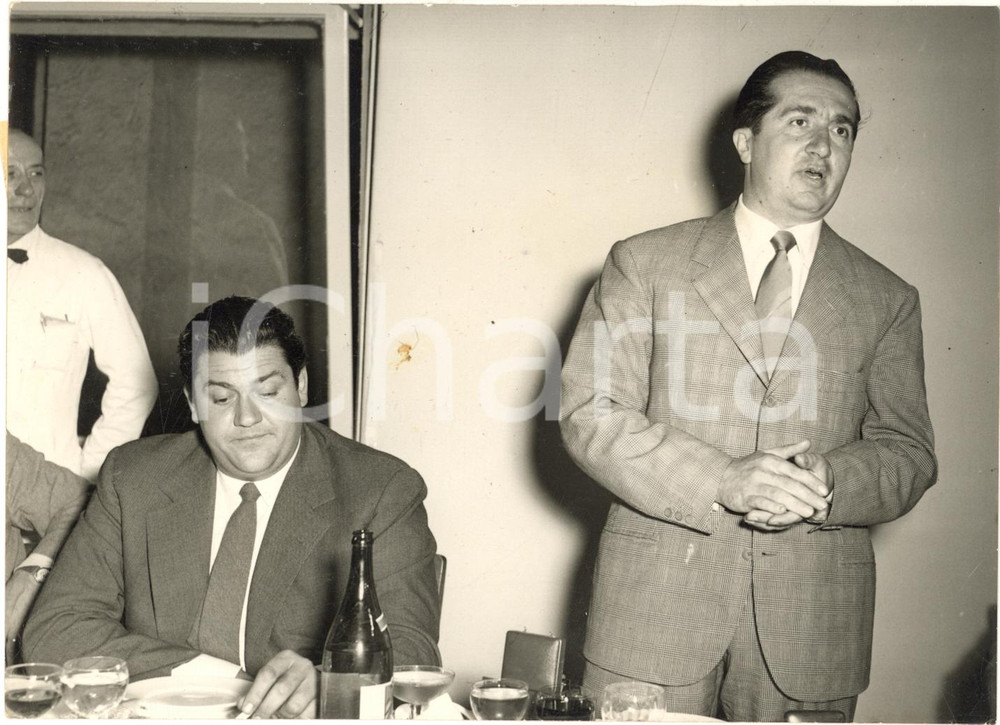 1954 TORINO Alberto ASCARI riceve la Coppa d'Oro dai giornalisti sportivi - Foto