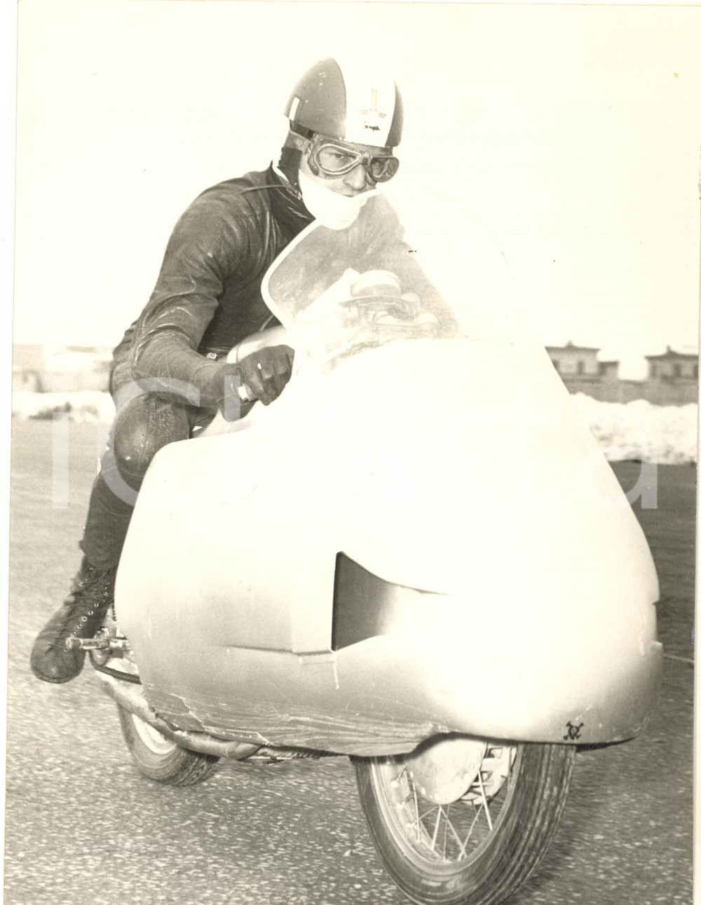 1955 MOTOCICLISMO MODENA Tarquinio PROVINI collauda MONDIAL 250 bicilindrica