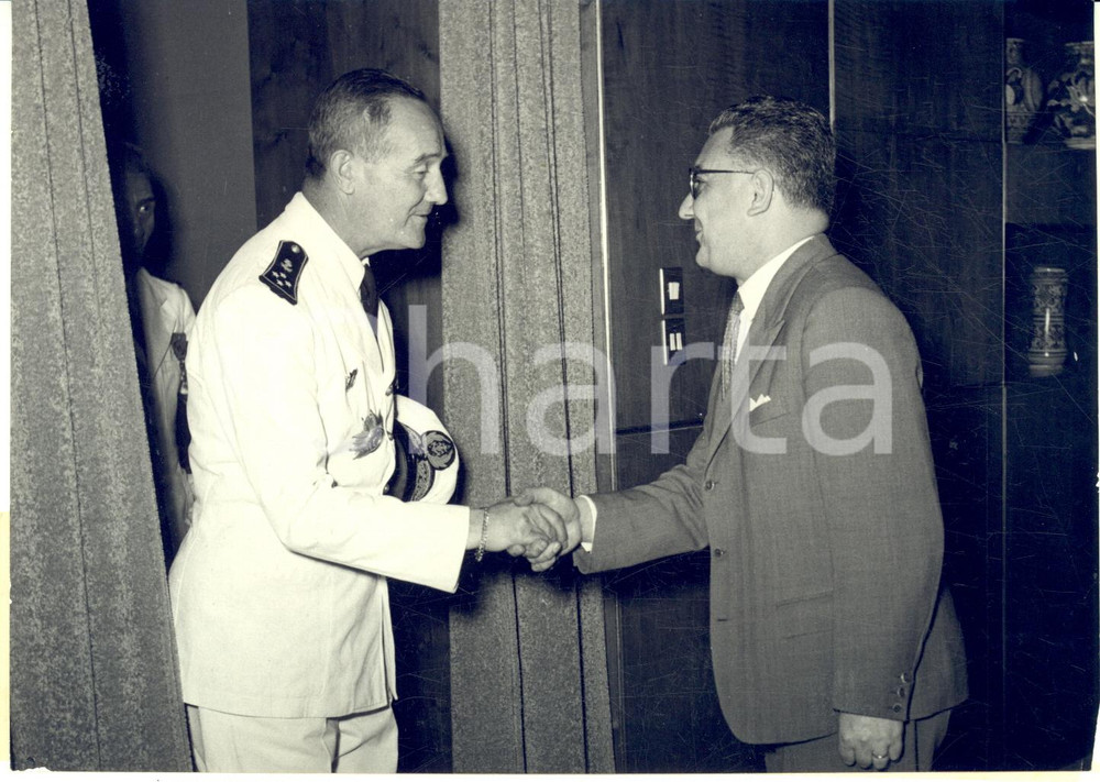 1955 ca PALERMO Barbaro LO GIUDICE riceve ammiraglio Albert JOZAN - Foto 18x13