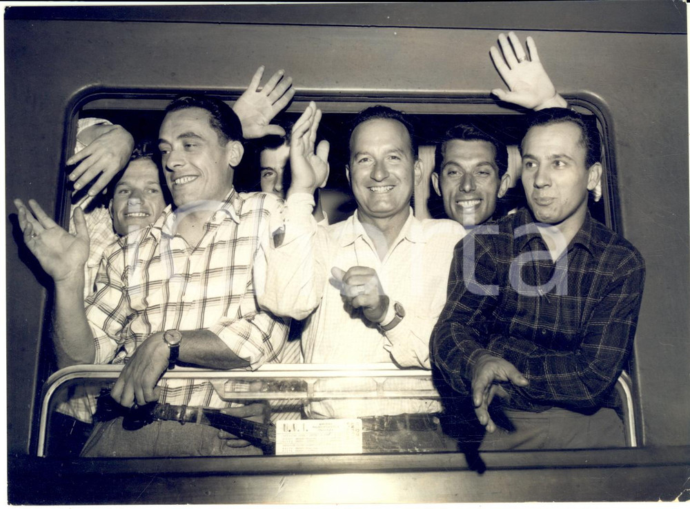 1954 CICLISMO MILANO Partenza pistard italiani per i mondiali *Foto 18x13 cm