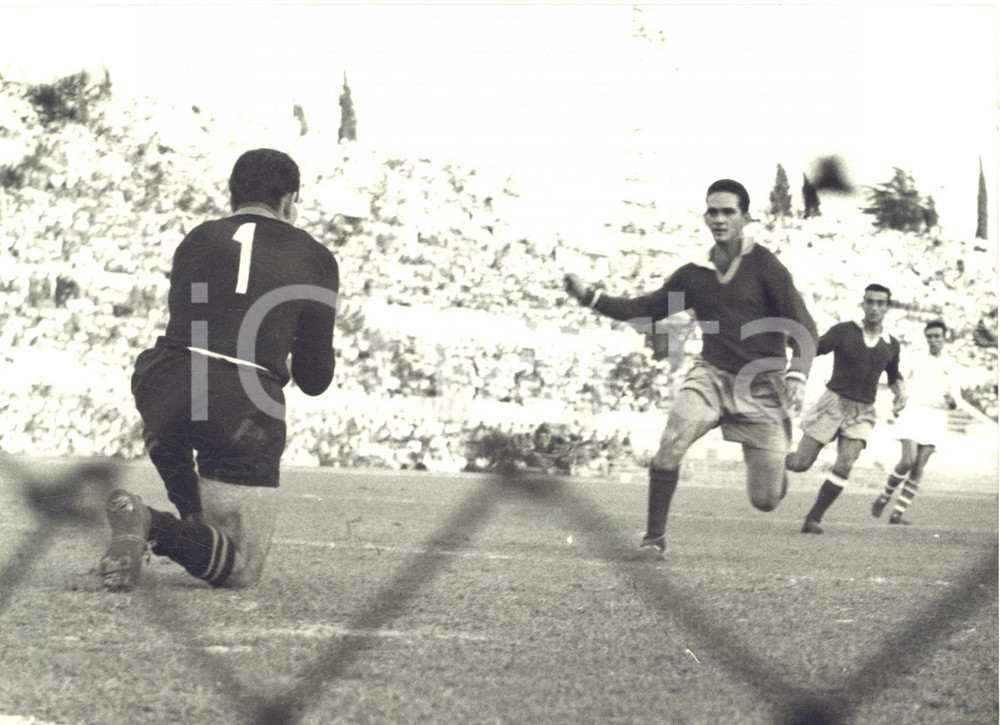1958 ROMA CALCIO LAZIO-SAMPDORIA 1-0 - Parata di Ugo ROSIN - Foto 18x13 cm