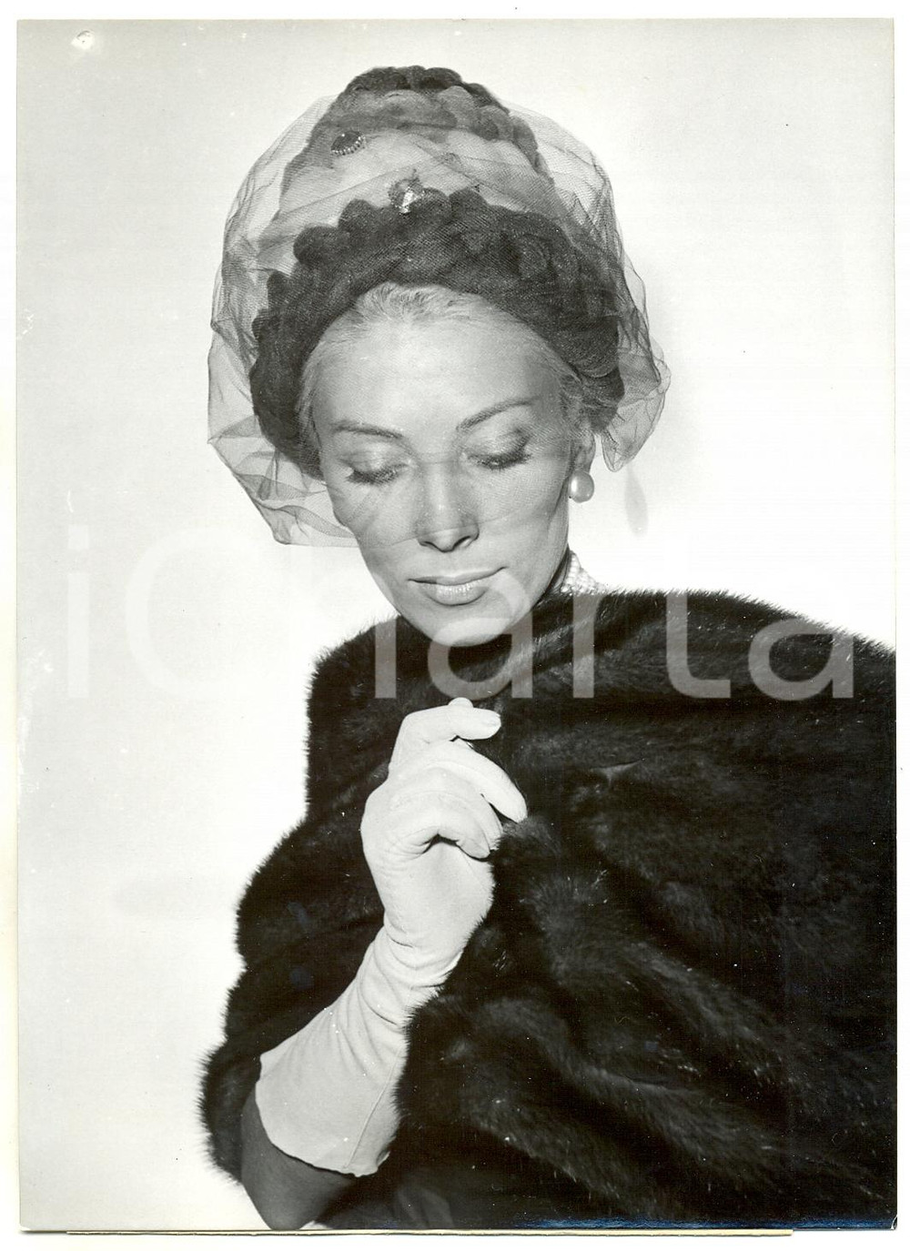1960 PARIS MODE HIVER Chapeau Jean PATOU  - Turban en tulle tressé - Photo 13x18