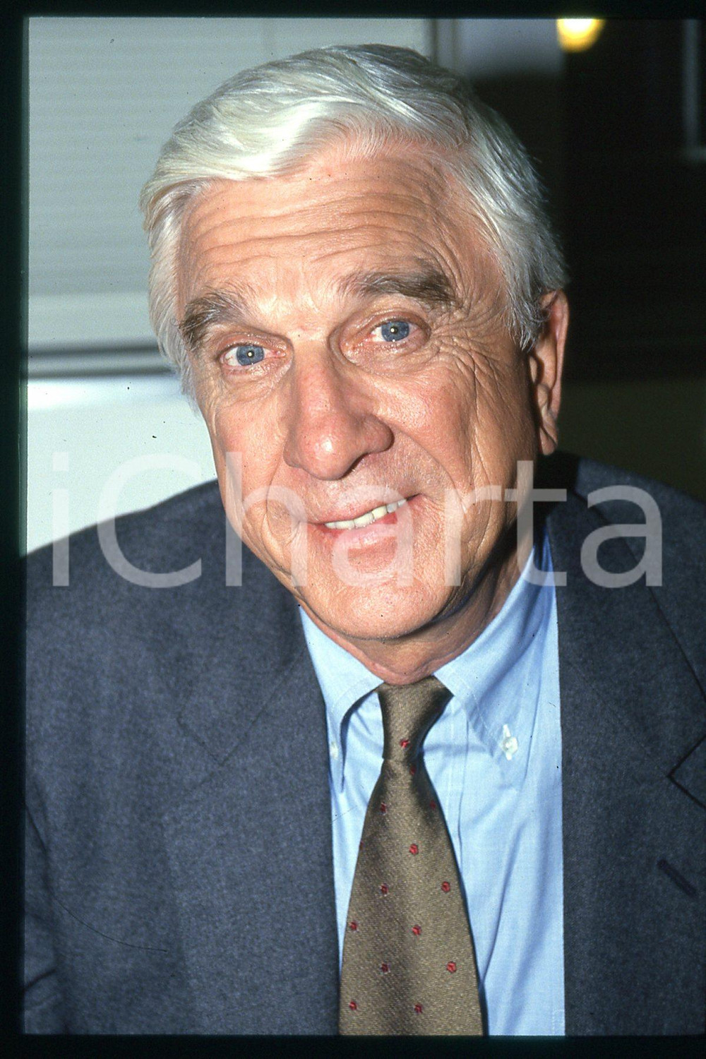35mm vintage slide* 1995 ca CANALE 5 Leslie NIELSEN ospite a PAPERISSIMA (25)