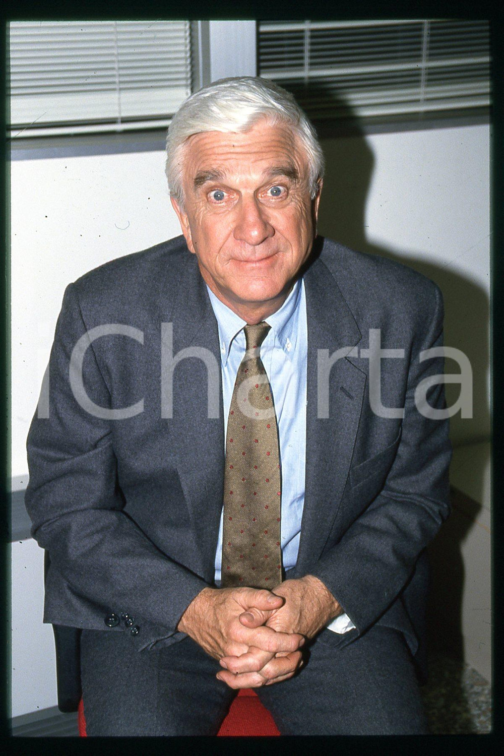 35mm vintage slide* 1995 ca CANALE 5 Leslie NIELSEN ospite a PAPERISSIMA (26)