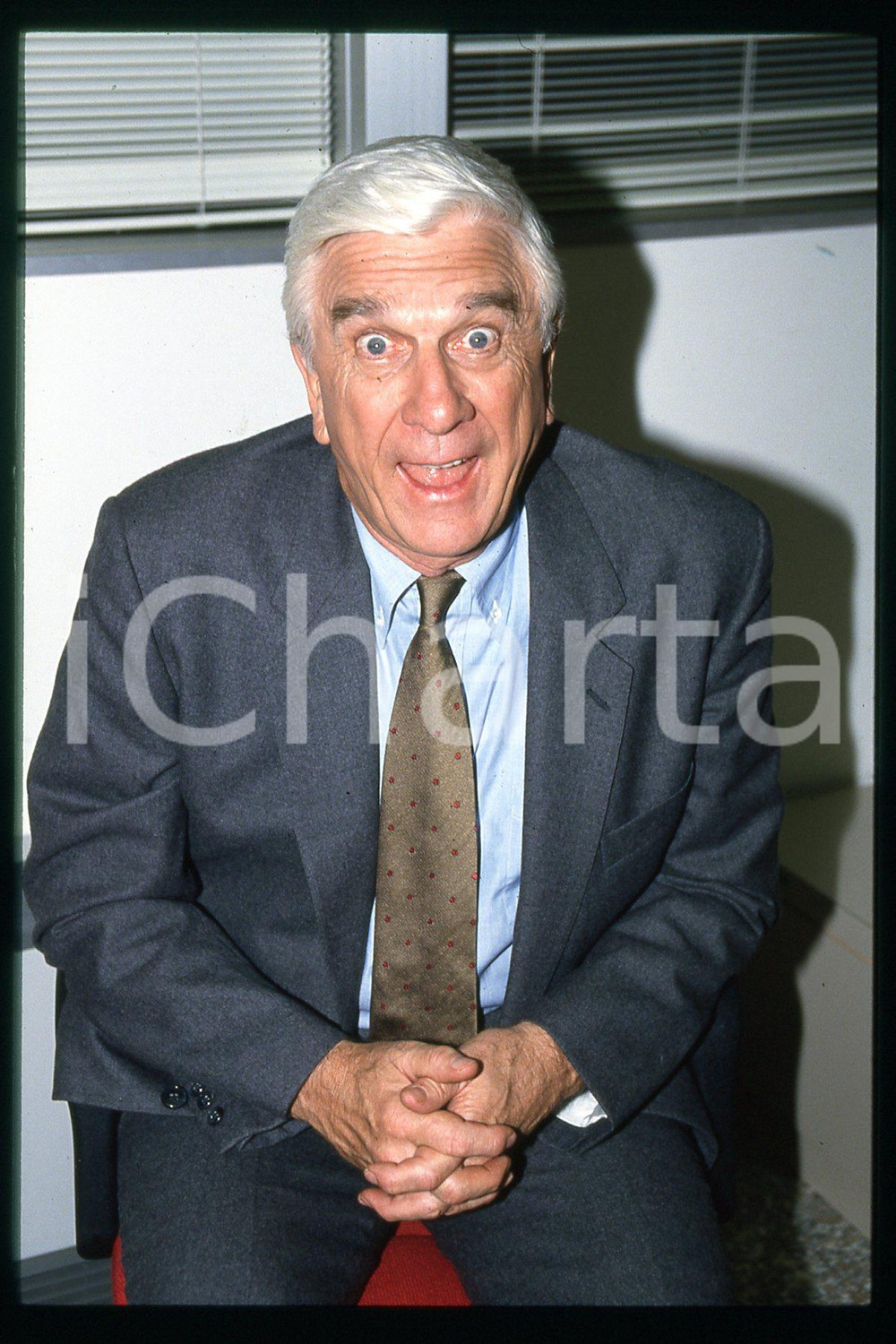 35mm vintage slide* 1995 ca CANALE 5 Leslie NIELSEN ospite a PAPERISSIMA (29)