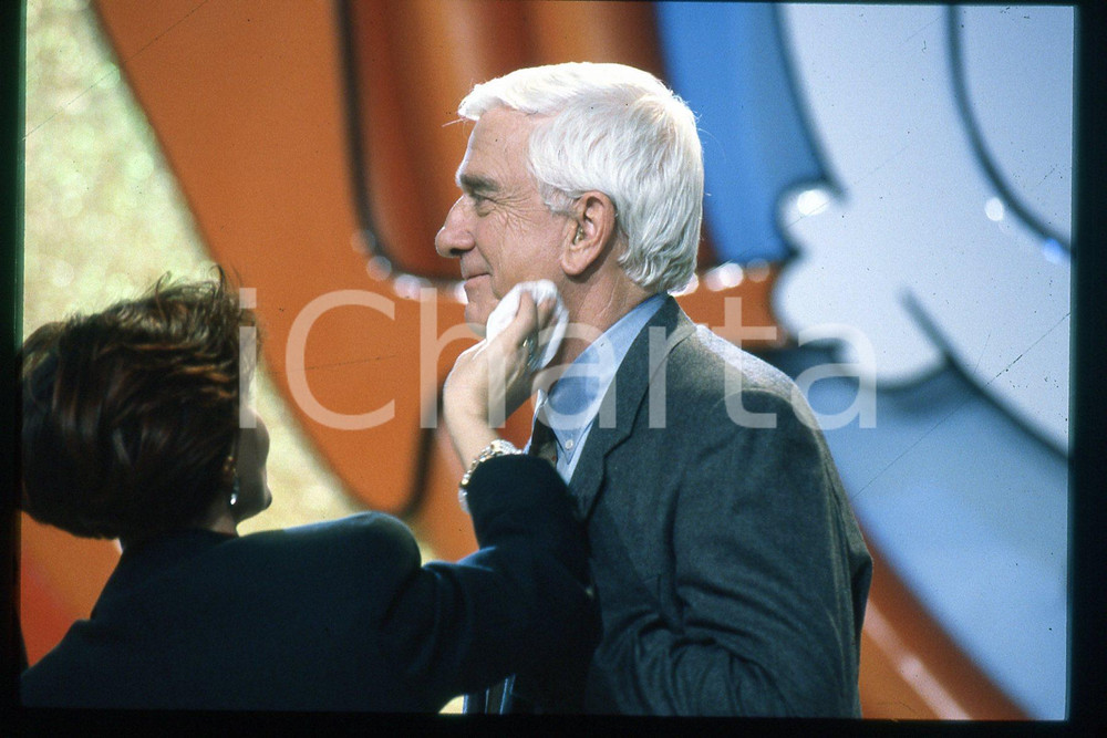 35mm vintage slide* 1995 ca CANALE 5 Leslie NIELSEN ospite a PAPERISSIMA (46)