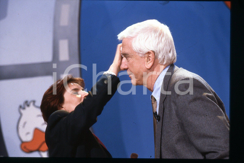 35mm vintage slide* 1995 ca CANALE 5 Leslie NIELSEN ospite a PAPERISSIMA (47)