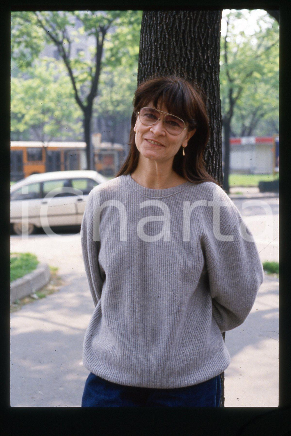 35mm vintage slide* 1995 ca MILANO - TEATRO Anna Maria GUARNIERI (10)  Diapositiva d'epoca, in formato 35 mm.CONDIZIONI: GOODE' severamente vietata la riproduzione. Tutti i diritti sono riservati.Nella diapositiva ICharta mette in vendita, sul negozio eBay e in esclusiva sul sito "icharta" il proprio archivio composto da numerose diapositive e negativi fotografici d'epoca, tutti originali e autentici, che attraversano la storia del costume italiano tra gli la fine degli anni Sessanta e Novanta.Si tratta di uno sguardo inedito sull'attualit&agrave;, la politica, la vita quotidiana, il gossip e la cultura, che fotografa il cambiamento della nazione in quest'ultimo scorcio del XX secolo. Un'occasione unica per il mercato del collezionismo, che vede finalmente disponibile un archivio eccezionale per vastit&agrave;, tematiche e condizioni, in un settore (il negativo fotografico e la diapositiva) di assoluta novit&agrave; e dalle interessanti prospettive di investimento.  FAIR/discreto   originale e autentica 1