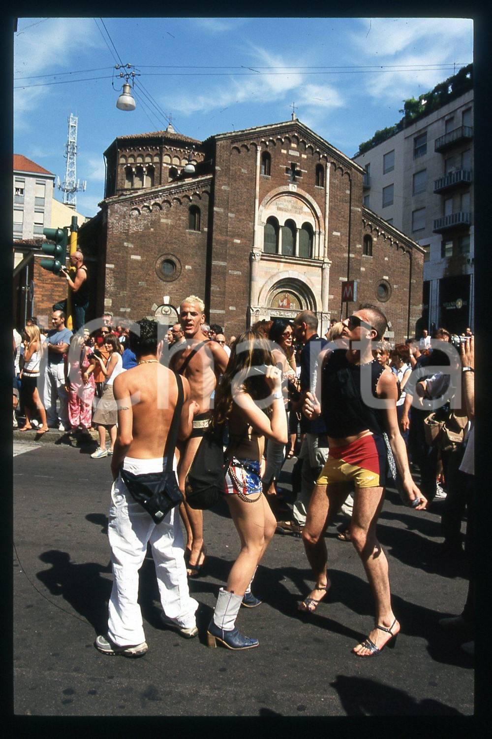 35mm vintage slide* 2001 MILANO - GAY PRIDE Immagini del corteo (4)
