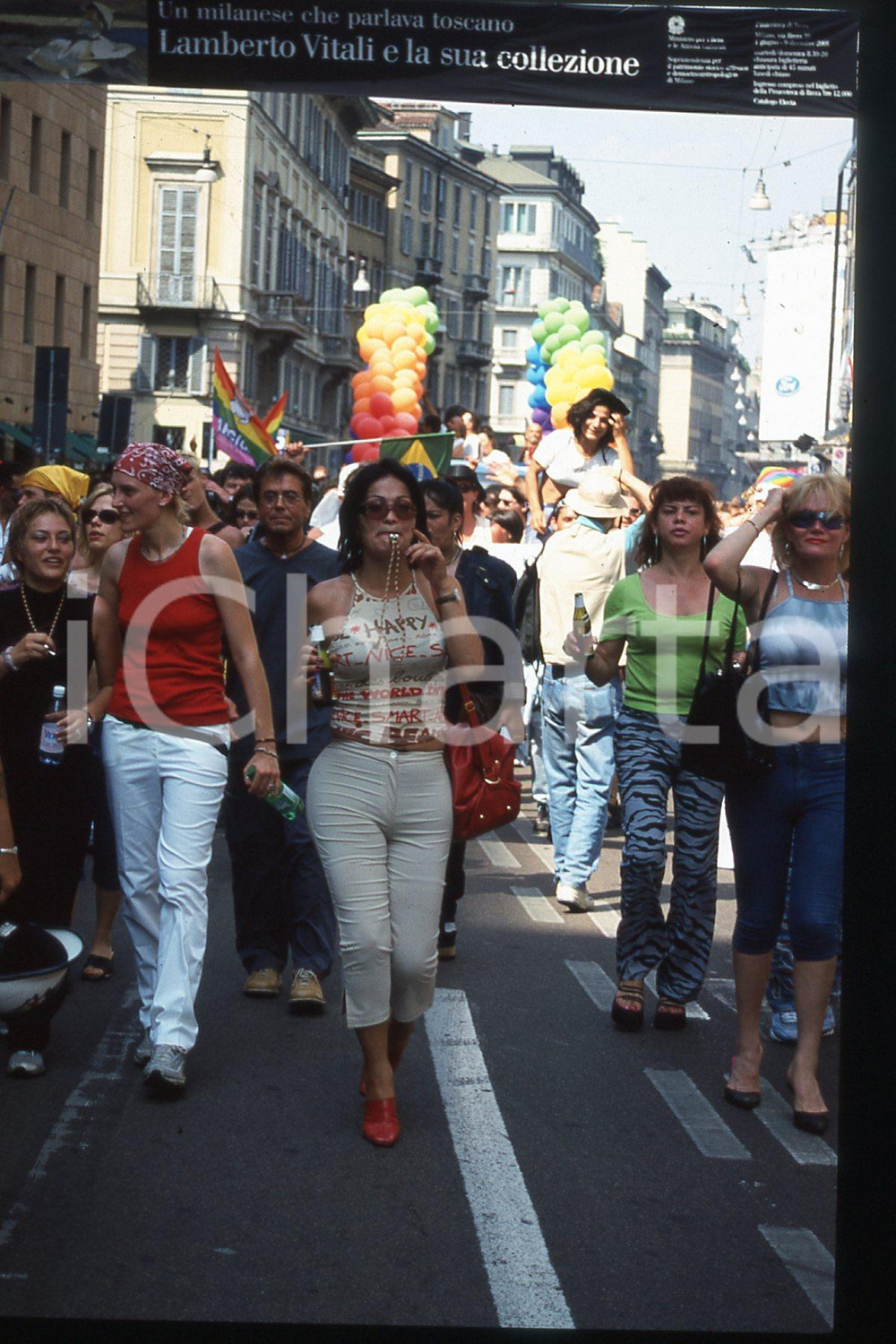 35mm vintage slide* 2001 MILANO - GAY PRIDE Immagini del corteo (12)