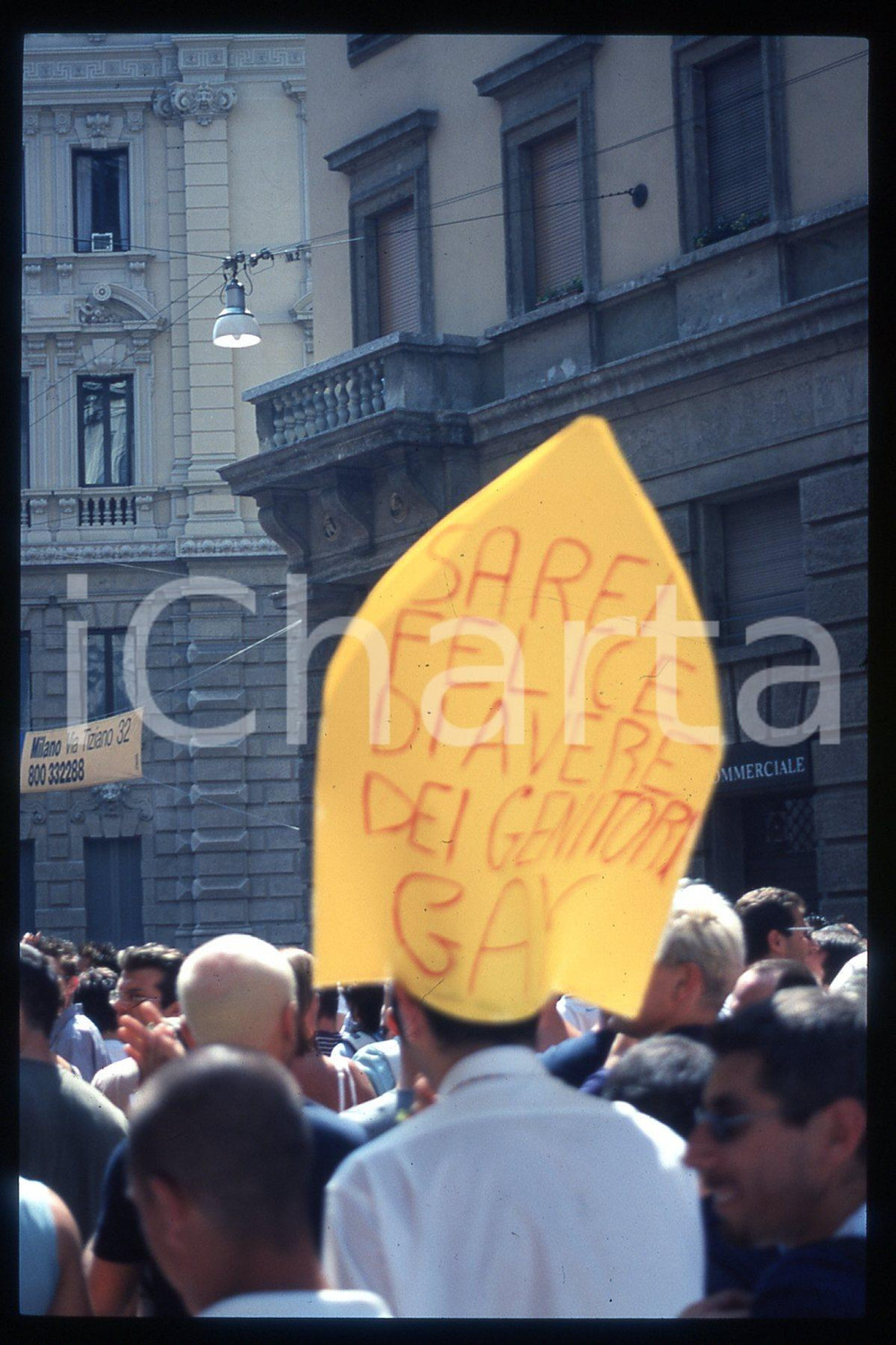 35mm vintage slide* 2001 MILANO - GAY PRIDE Immagini del corteo (21)