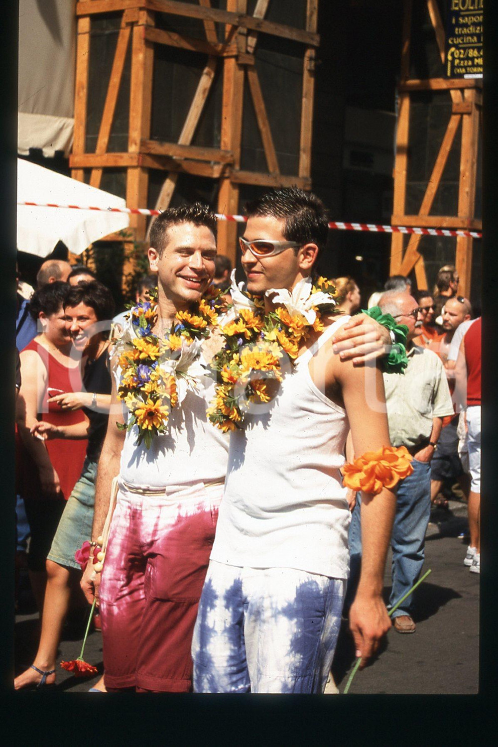 35mm vintage slide* 2001 MILANO - GAY PRIDE Immagini del corteo (30)